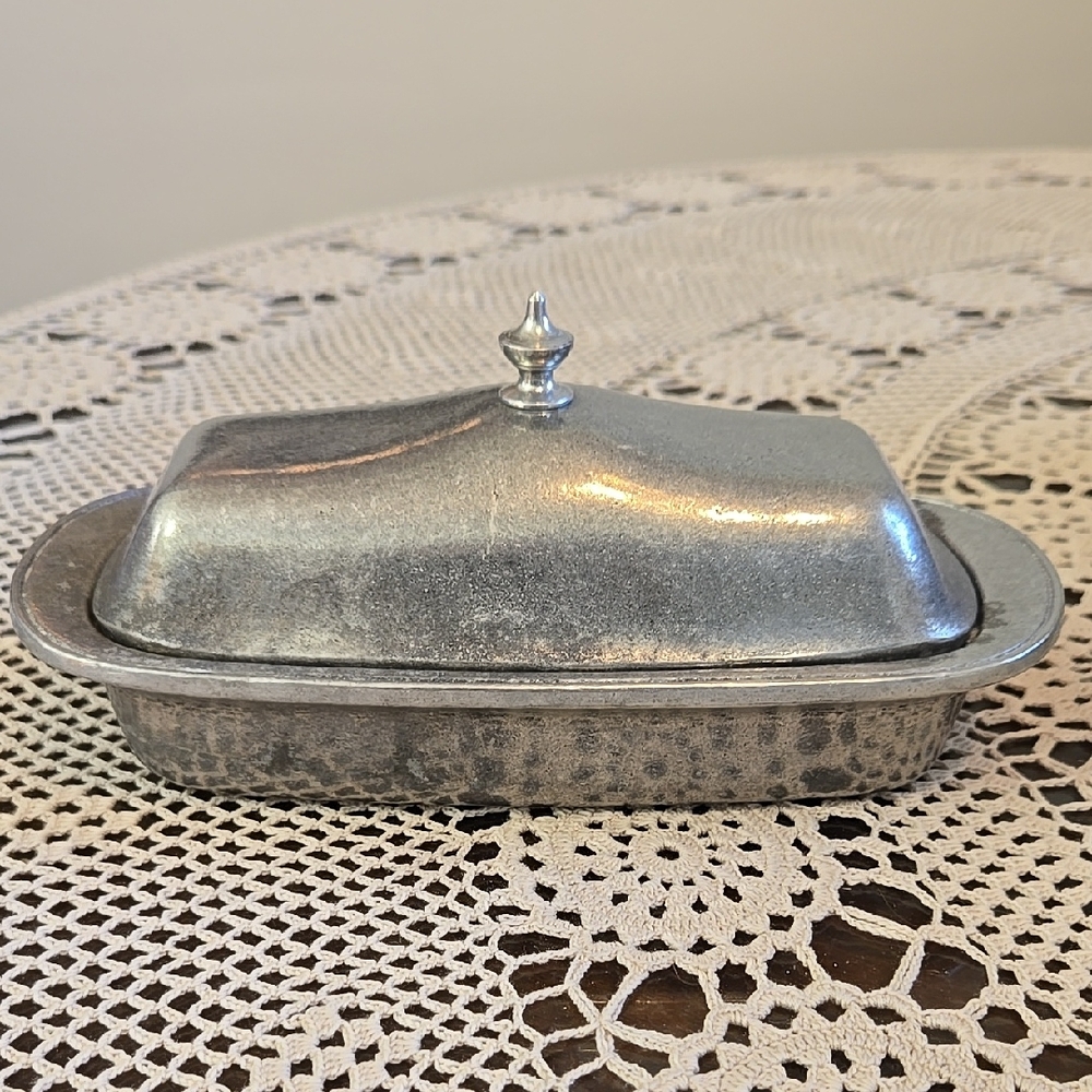 Wilton covered butter dish
